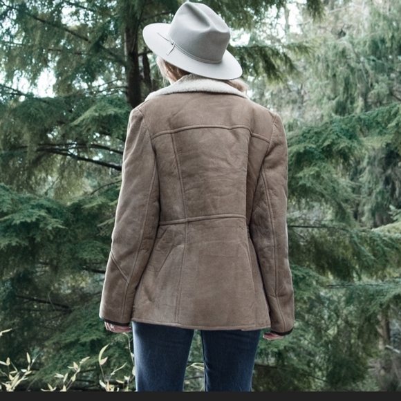 🍂🍁《VINTAGE》REAL DEAL SHEARLING COAT! - Picture 6 of 11